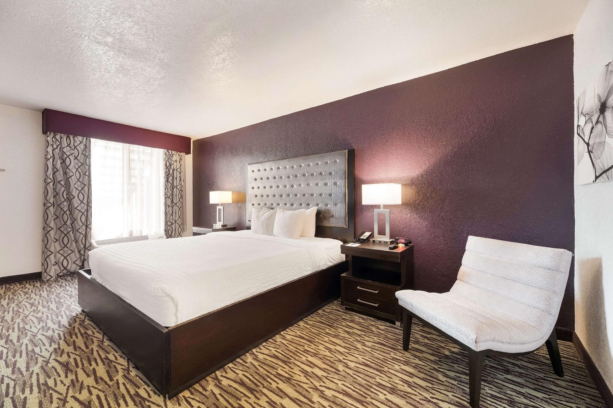 Clarion Inn & Suites Across From Universal Orlando Resort Zewnętrze zdjęcie