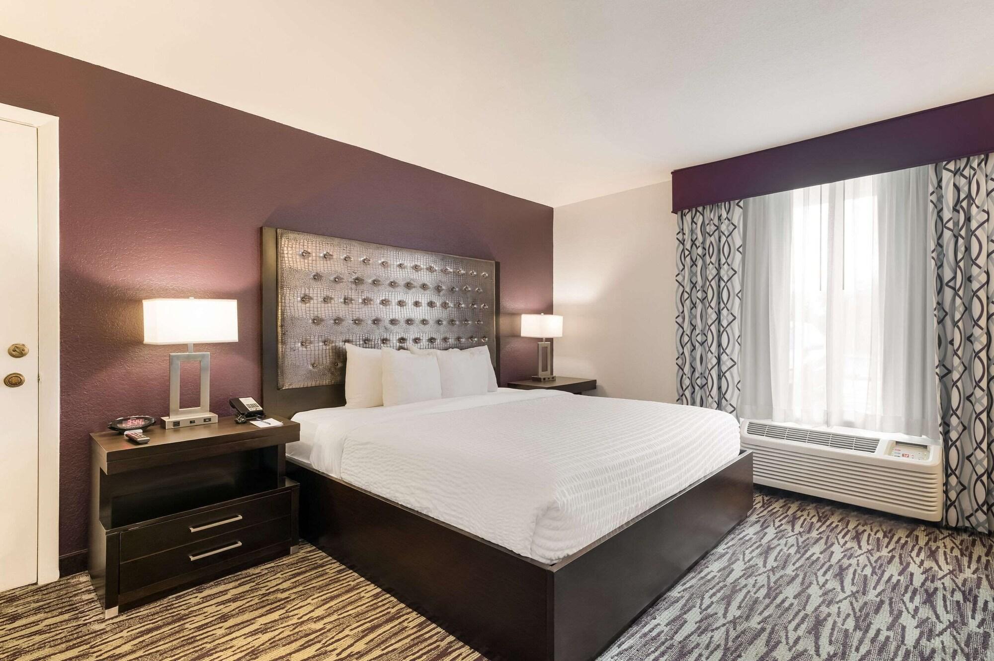 Clarion Inn & Suites Across From Universal Orlando Resort Zewnętrze zdjęcie